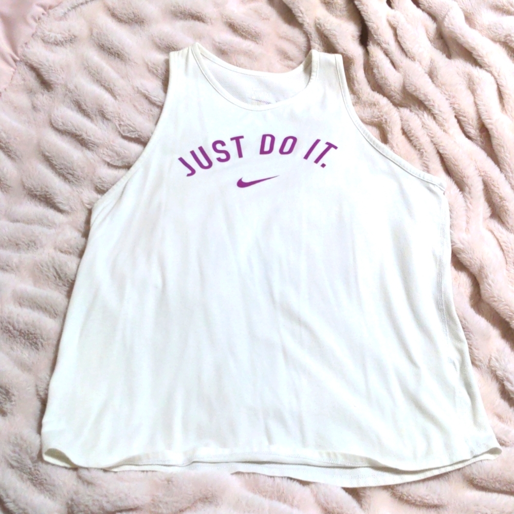 💜Nike tank🤍 excellent condition